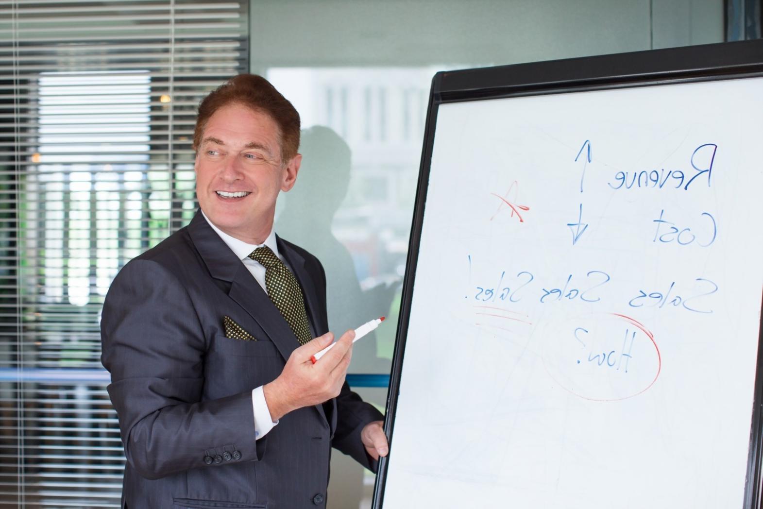 Professionelle Finanzberatung im modernen Büro